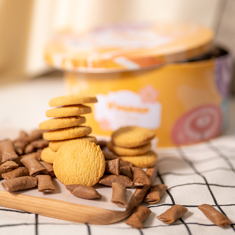 VVKOKO宫之上礼盒装饼干 （牛奶味曲奇饼干180g+巧克力牛奶味爆浆注心卷（饼干）150g）