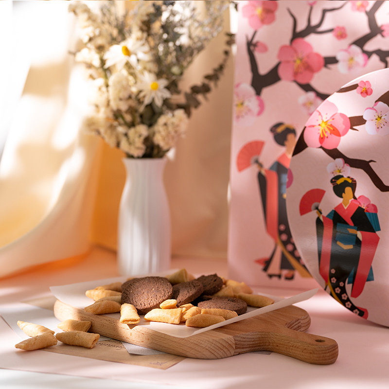VVKOKO樱之花礼盒装饼干（巧克力曲奇饼干180g+奶酪味爆浆注心卷（饼干）150g）