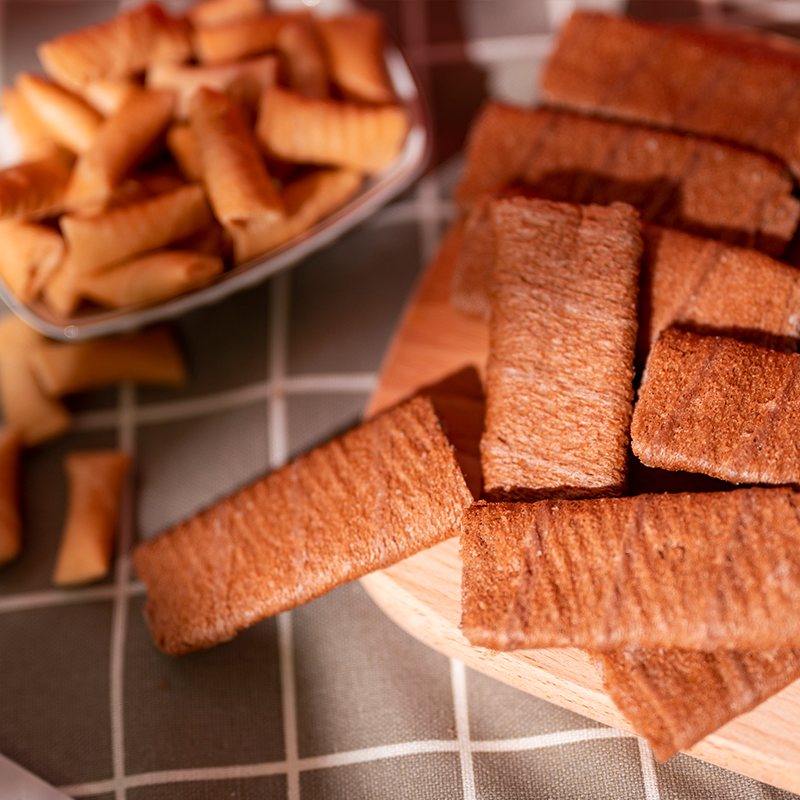 VVKOKO富之山礼盒装饼干  （奶酪味爆浆注心卷（饼干）300g+巧克力味夹心威化薄形卷（饼干）240g）