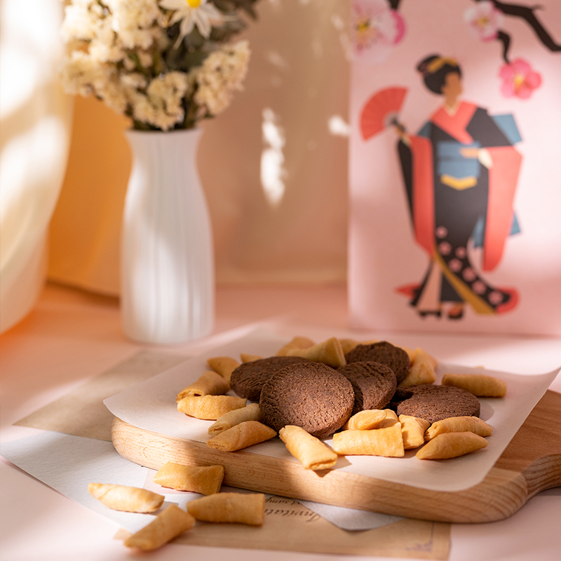 VVKOKO樱之花礼盒装饼干（巧克力曲奇饼干180g+奶酪味爆浆注心卷（饼干）150g）