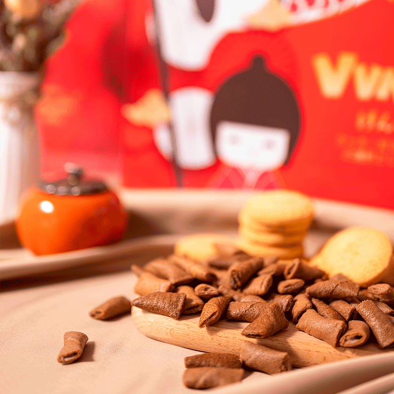 VVKOKO樱之雅礼盒装饼干 （牛奶味曲奇饼干360g+巧克力牛奶味爆浆注心卷（饼干）300g）