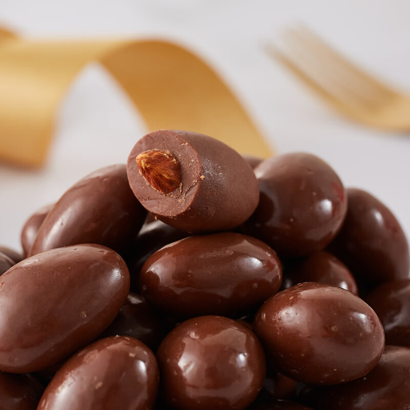 明治巴旦木夹心巧克力（精装）230克